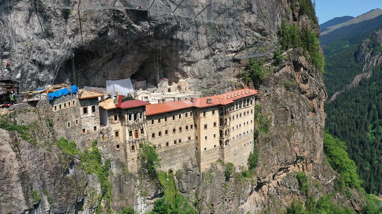 Kiralık Araç İle Trabzon’a Bir Gezi: Sümela Manastırı!